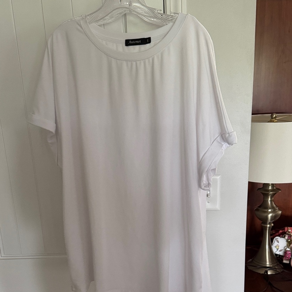 Women's Elegant White Short Sleeve Tee